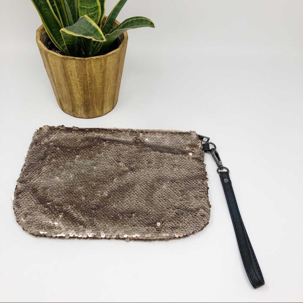 Merona Sequenced Wristlet - Picture 3 of 5